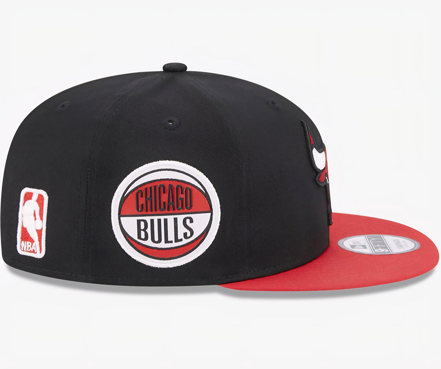 Gorra New Era 9FIFTY Bulls – Contrast Side Patch Negro/Rojo