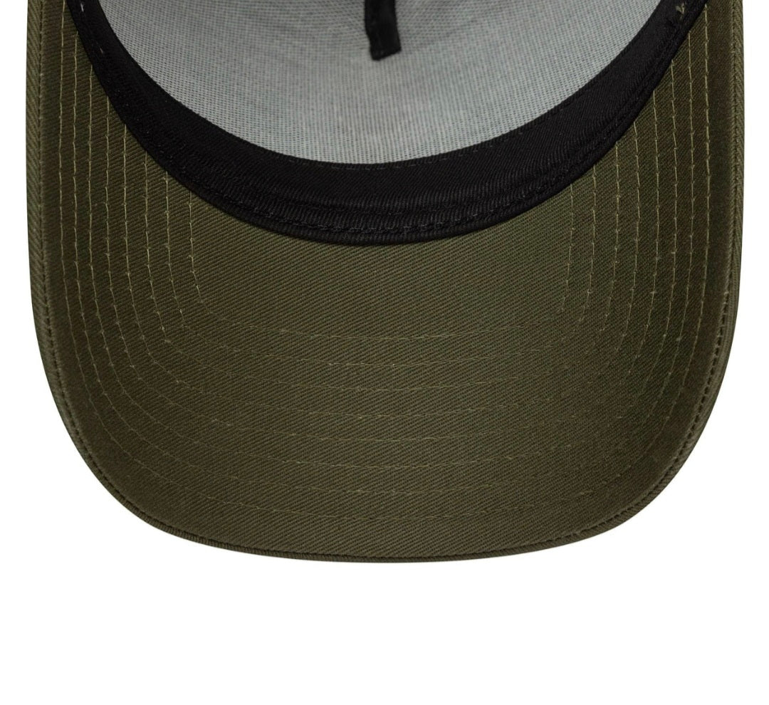 Gorra New Era Yankees 9FORTY Trucker verde oliva – Estilo MLB en Gran Canaria