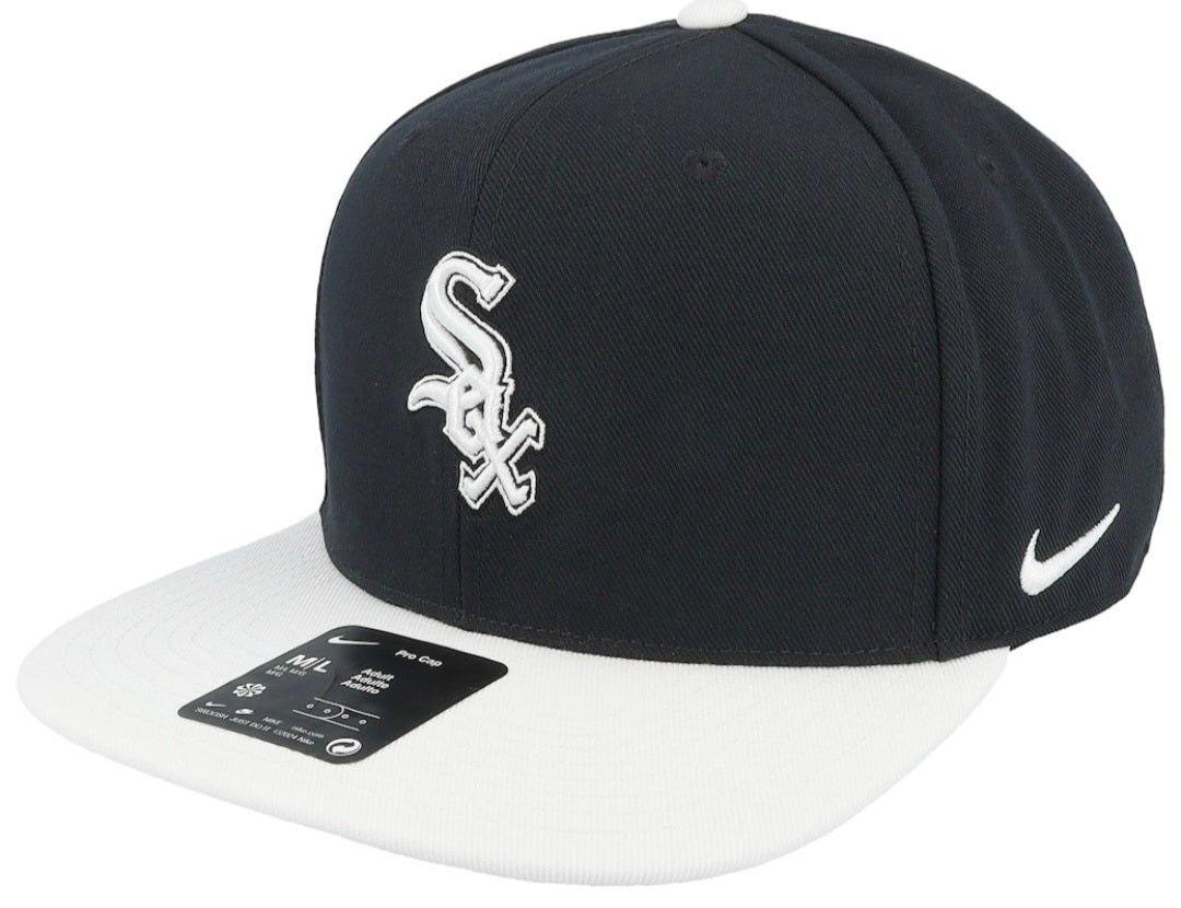 Gorra Nike MLB Dri-Fit Chicago White Sox negra y blanca | visera plana