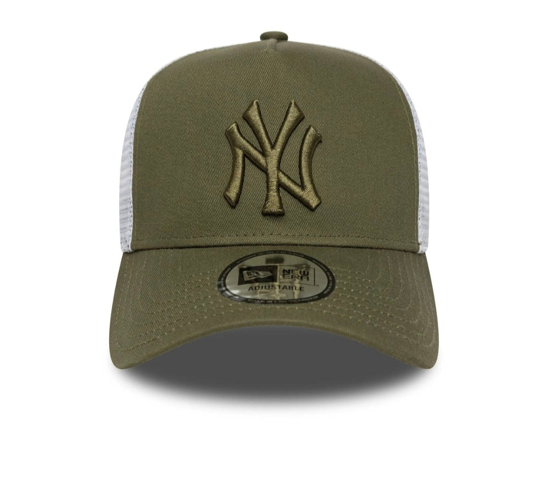 Gorra New Era Yankees 9FORTY Trucker verde oliva – Estilo MLB en Gran Canaria