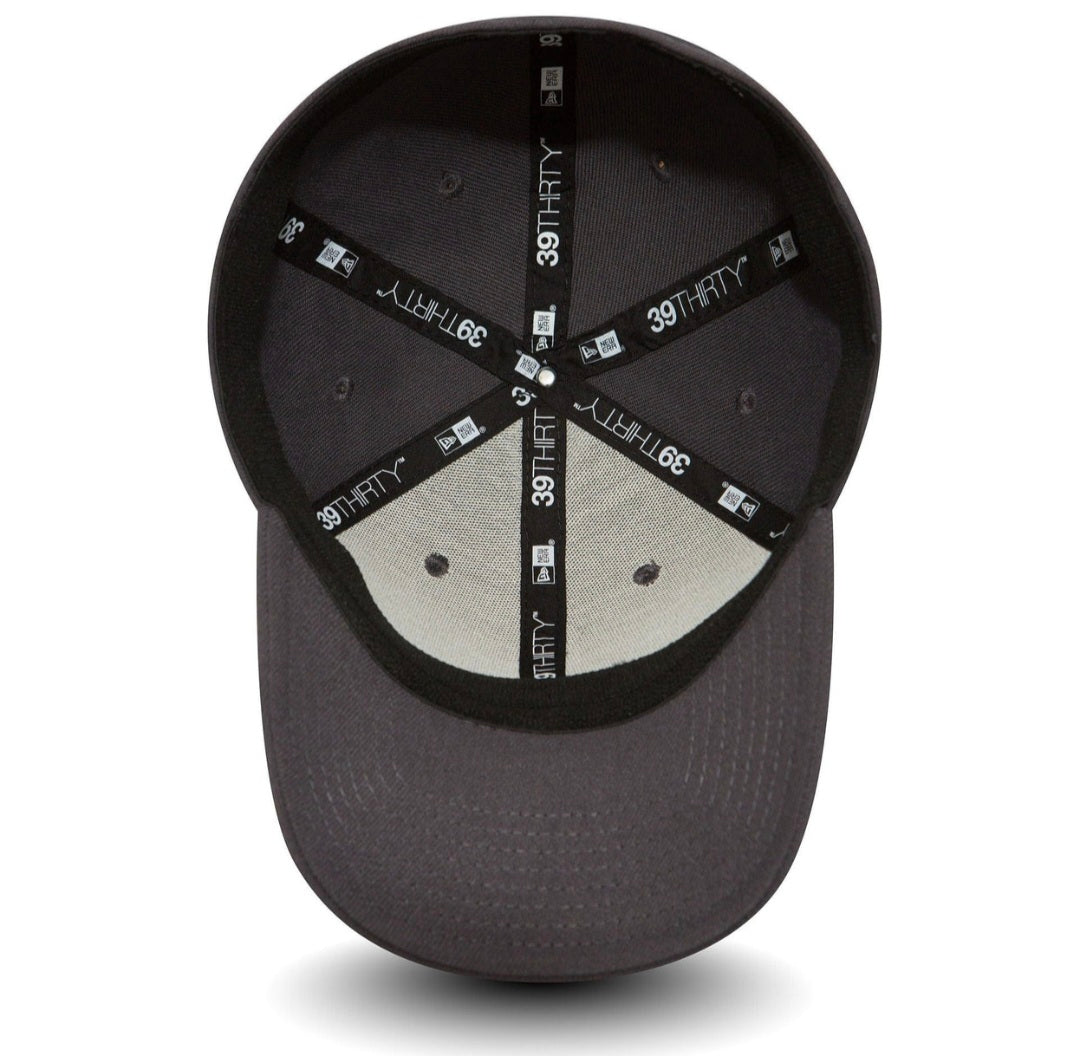Gorra new era flag gris grafito (39THIRTY Stretch Fit) - cerrada