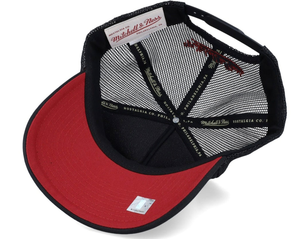 Gorra Mitchell & Ness – Chicago Bulls Billboard Trucker (Negra)