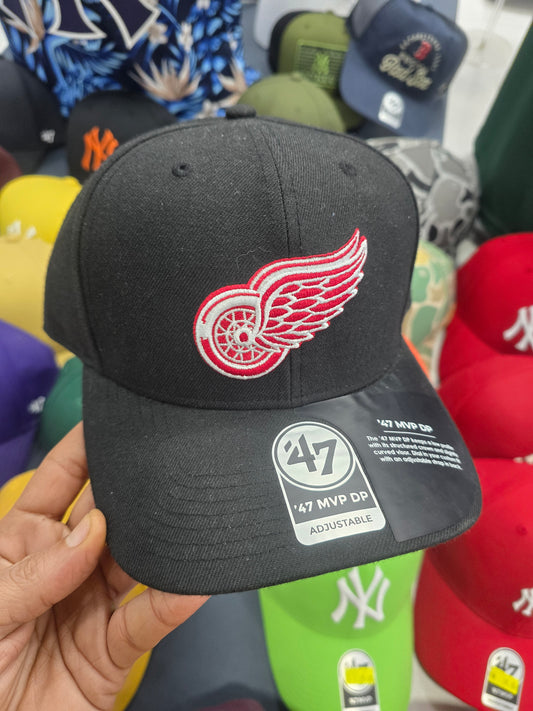 Gorra negra de los red wings 47 MVP DP semicurva