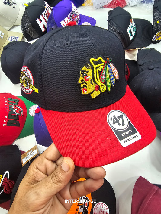 Gorra dos tonos negra y roja blackhawks