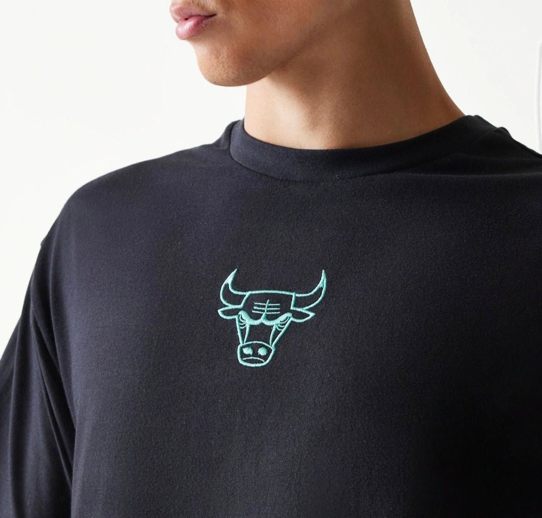 Camiseta new era Bulls negra oversize - Mundogorrasgc