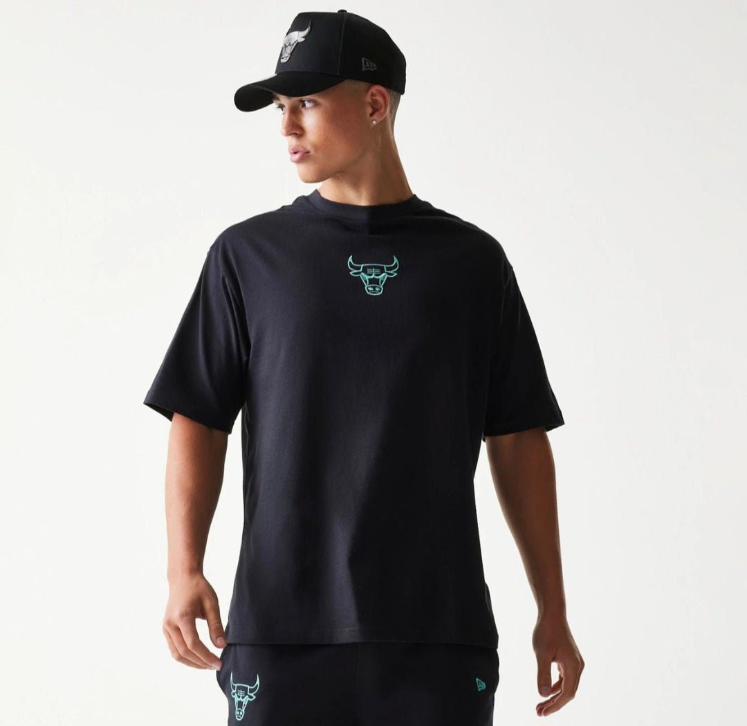 Camiseta new era Bulls negra oversize - Mundogorrasgc
