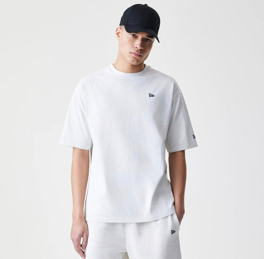 Camiseta New Era Oversized Essential Gris pastel PREMIUM - Mundogorrasgc