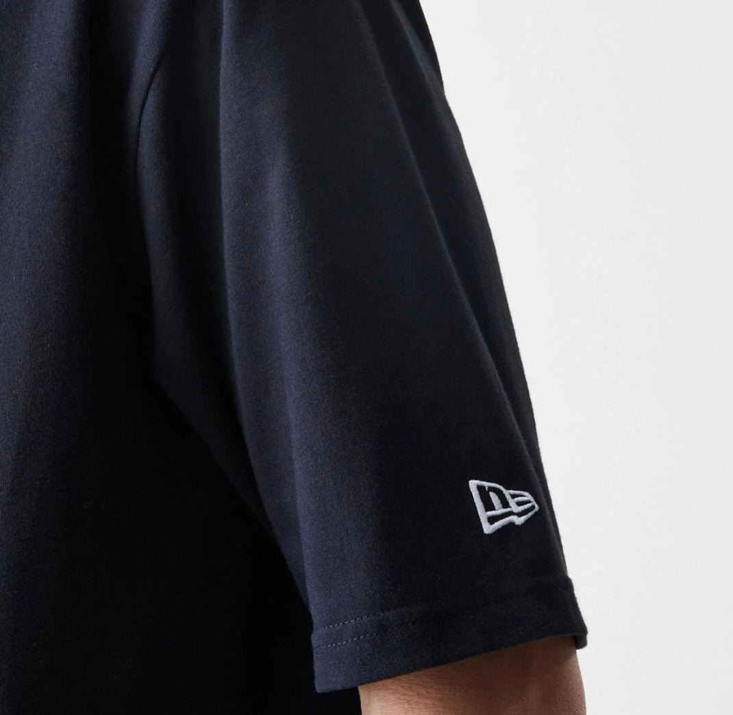 Camiseta New Era Oversized Essential Negro PREMIUM - Mundogorrasgc