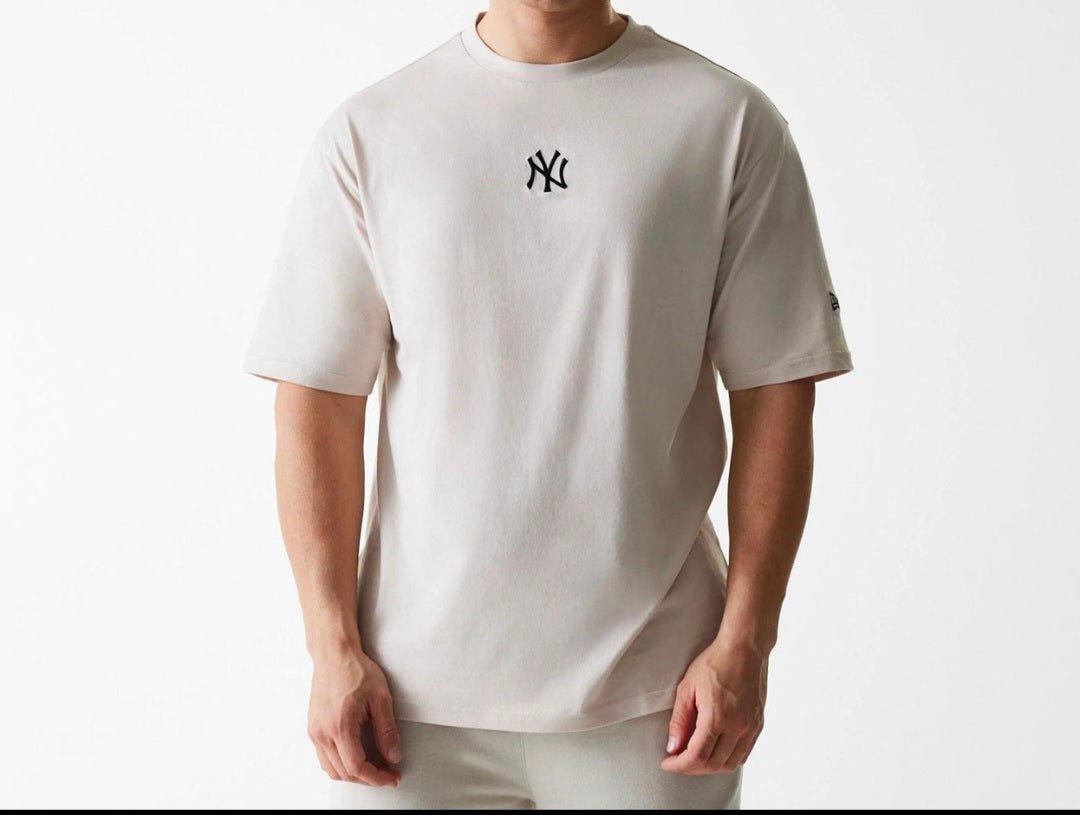 Camiseta NY Yankees Essential Crema Oversize - intershopgc caps