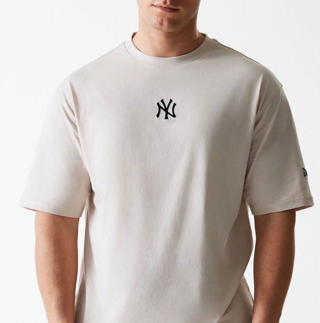 Camiseta NY Yankees Essential Crema Oversize - intershopgc caps