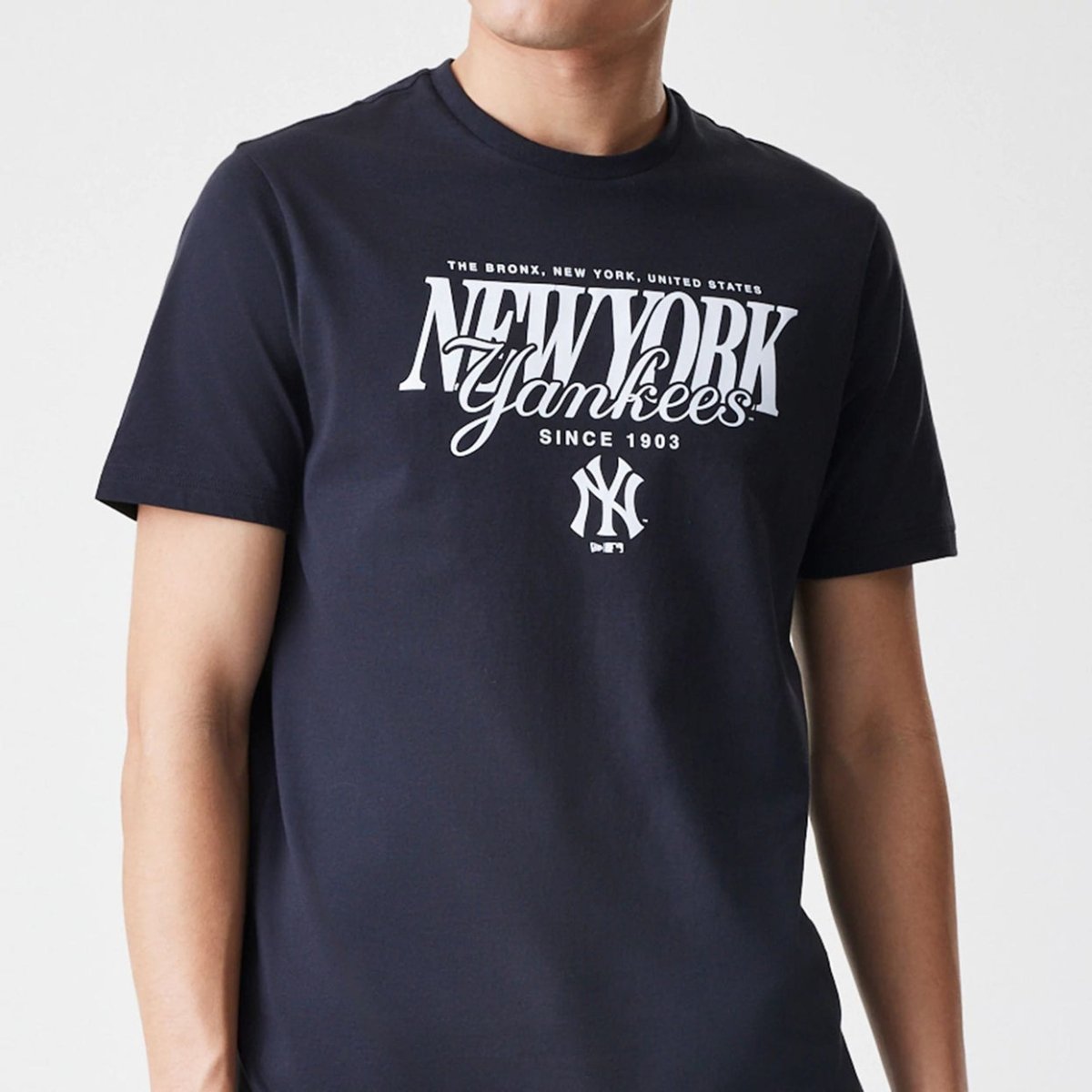 Camiseta NY Yankees negra Script Graphic - Mundogorrasgc