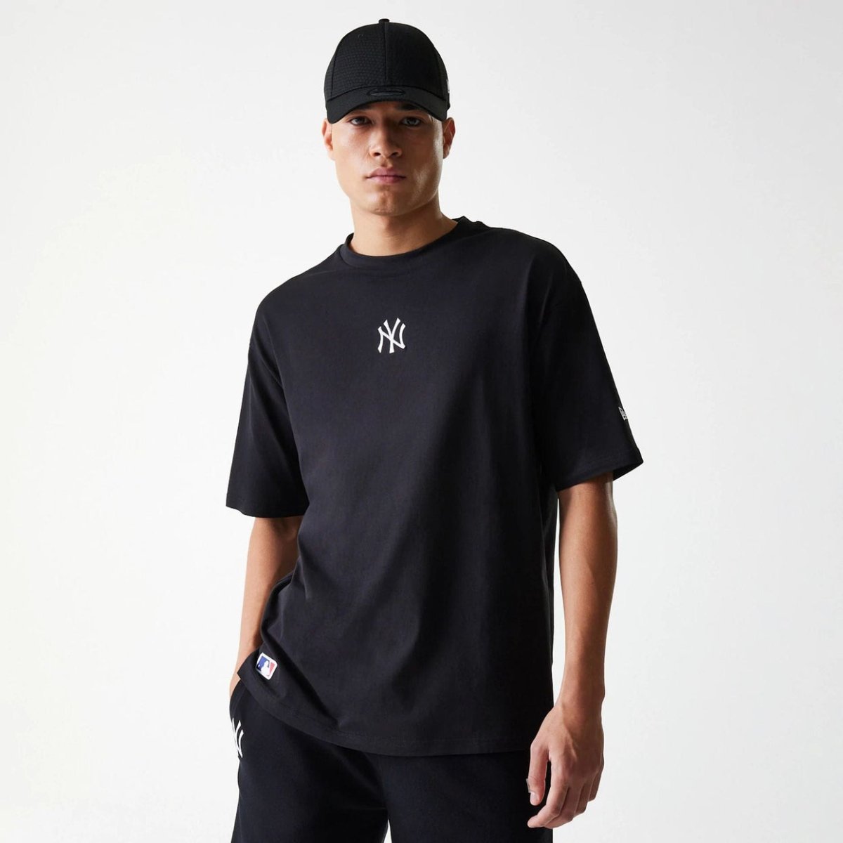 Camiseta Oversized New York Yankees MLB League Essential Negro - Mundogorrasgc