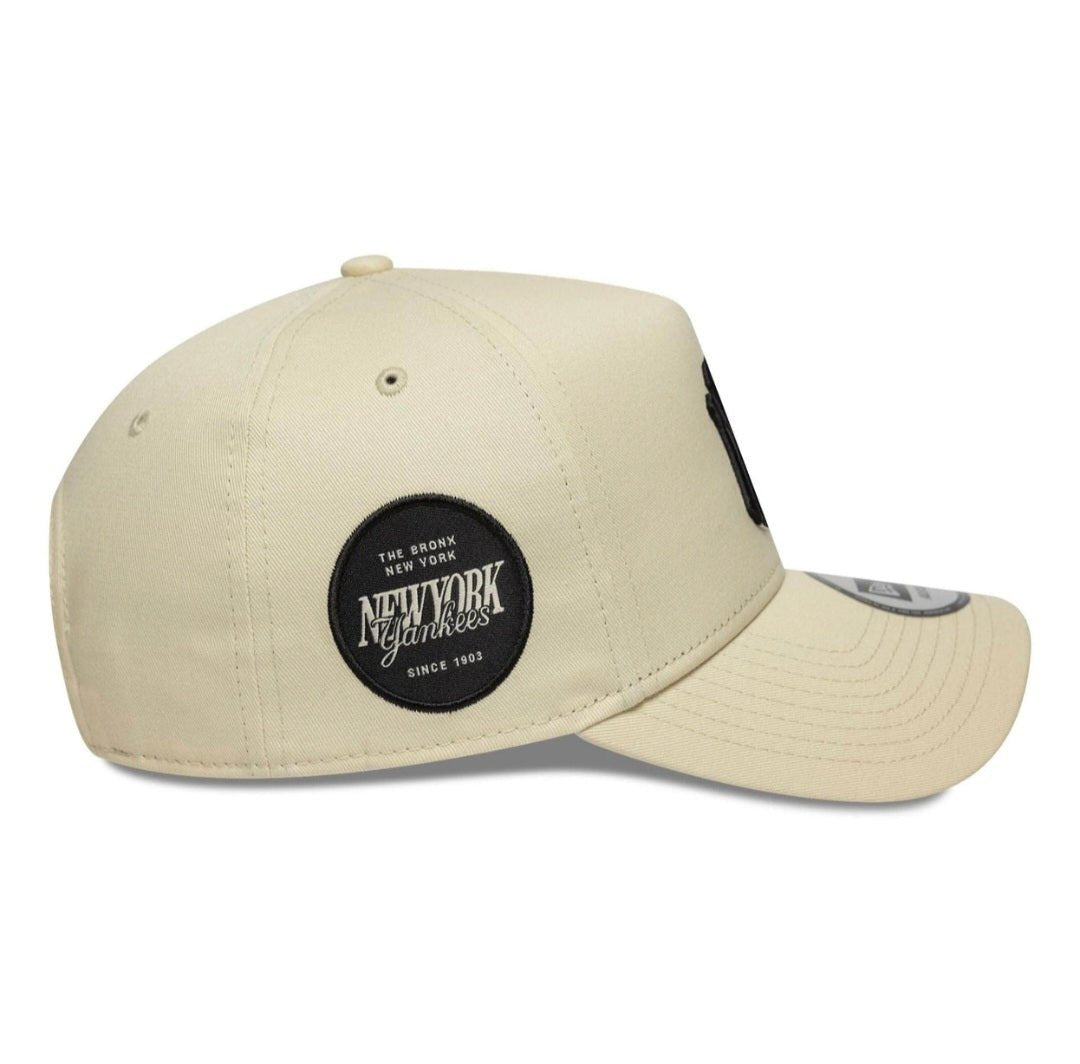Gorra NY Yankees sidepatch beige 9FORTY E - Frame - intershopgc caps