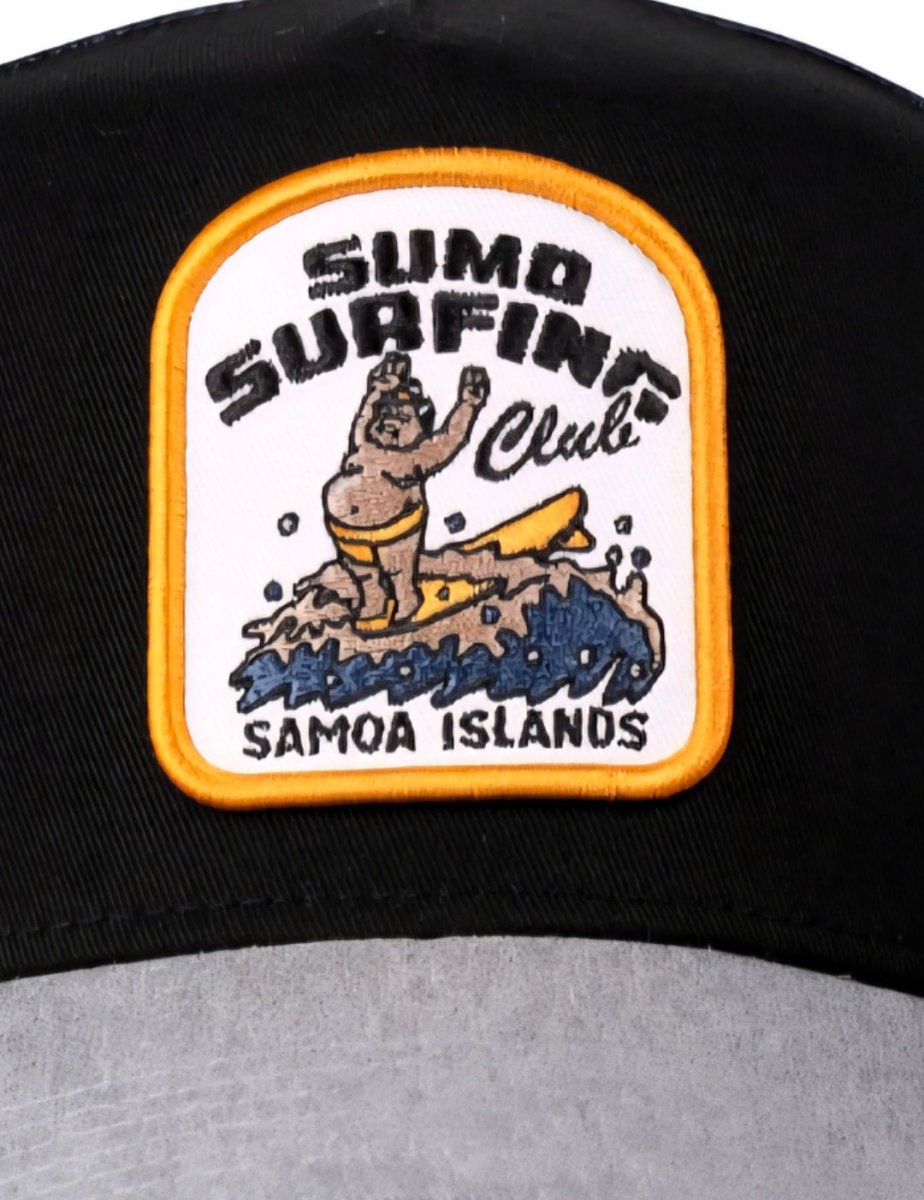 Gorra trucker Coastal negra y gris sumo surfing club - intershopgc caps