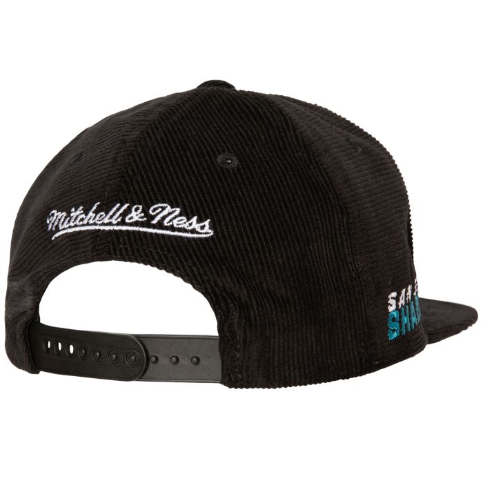 Retro ALL DIRECTIONS Sharks snapback negra