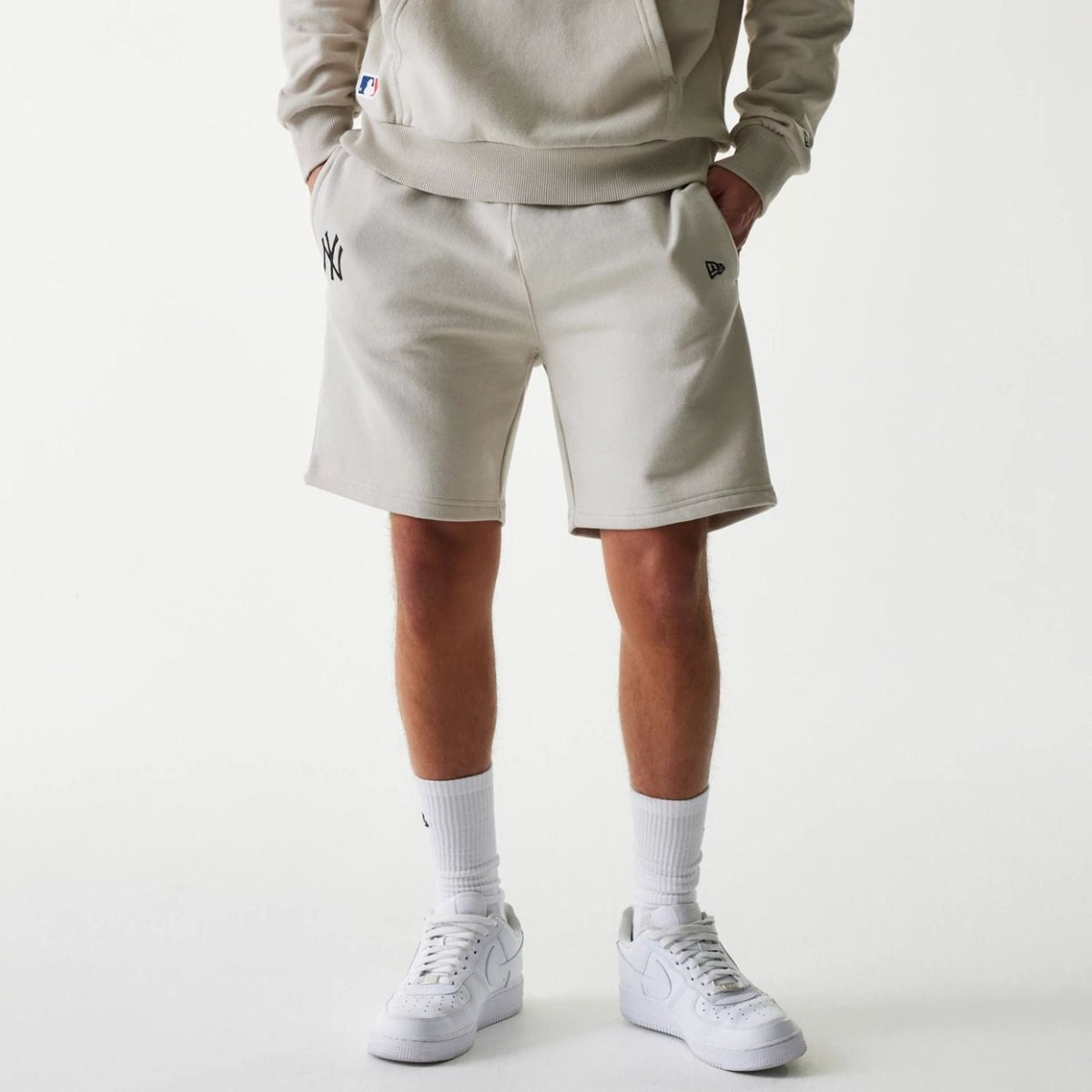 Pantalón corto crema NY new era polar cepillado - Mundogorrasgc
