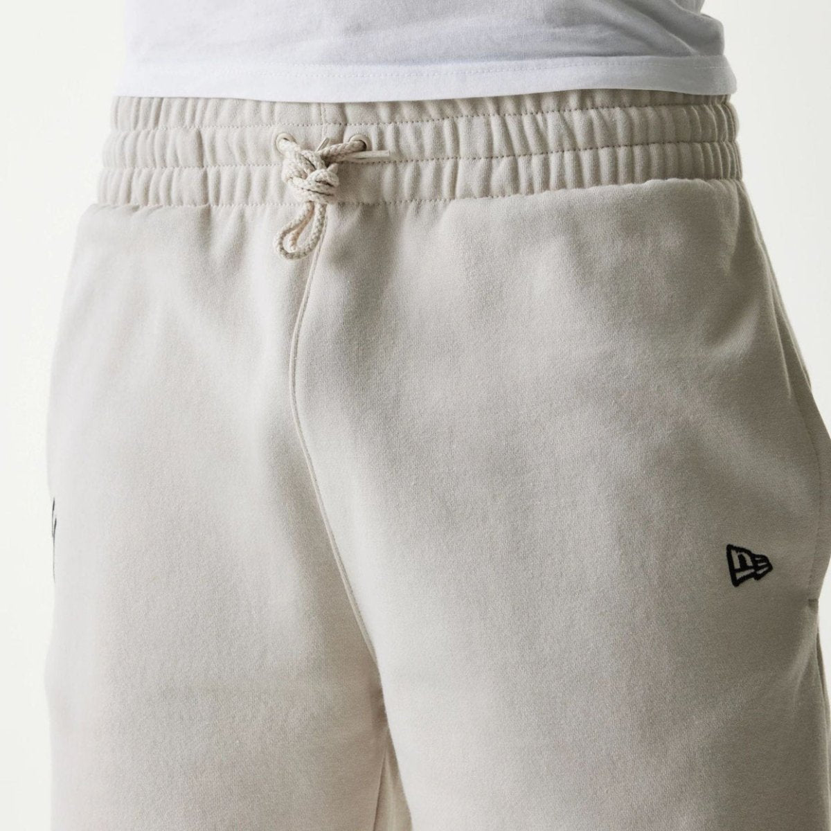 Pantalón corto crema NY new era polar cepillado - Mundogorrasgc