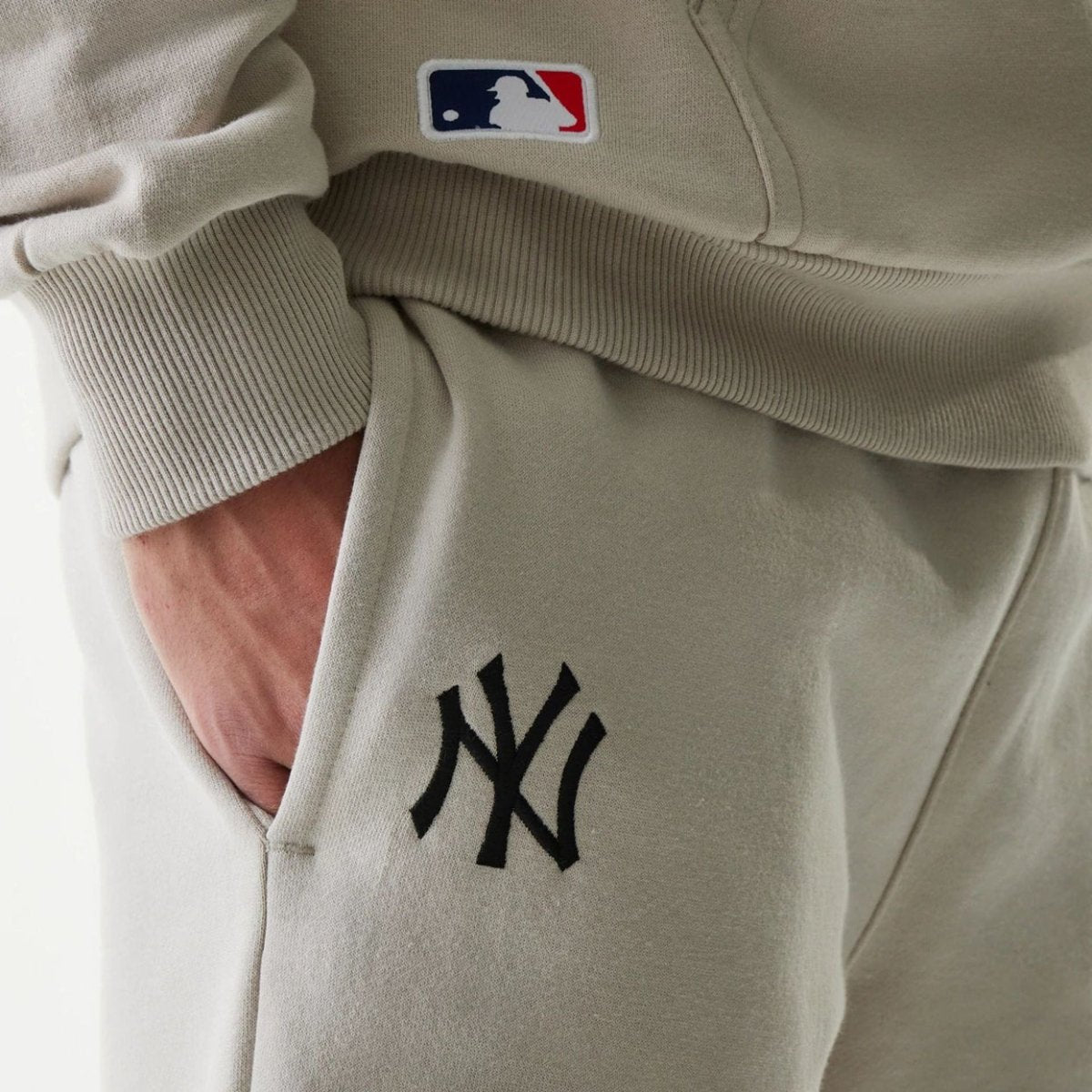Pantalón corto crema NY new era polar cepillado - Mundogorrasgc