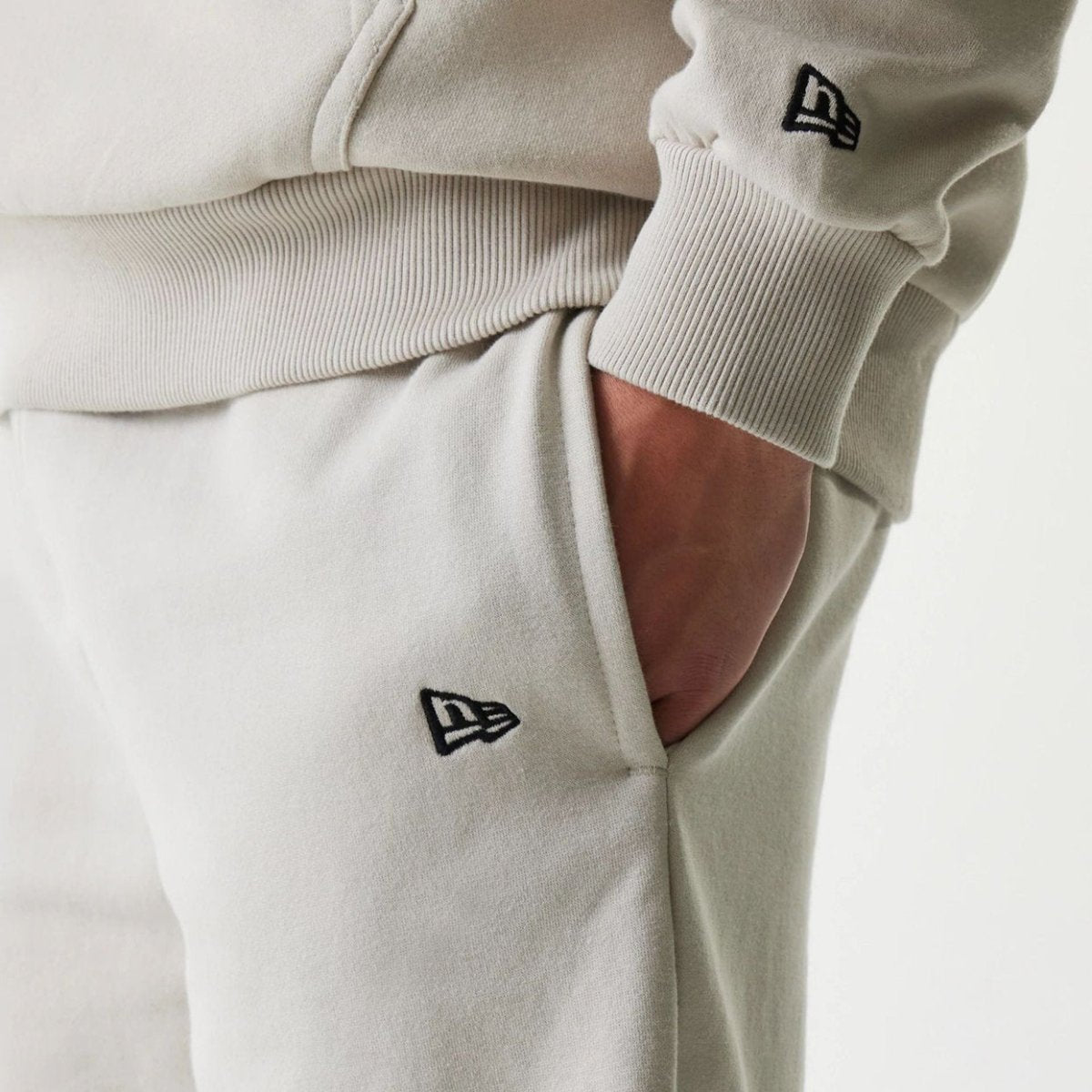 Pantalón corto crema NY new era polar cepillado - Mundogorrasgc