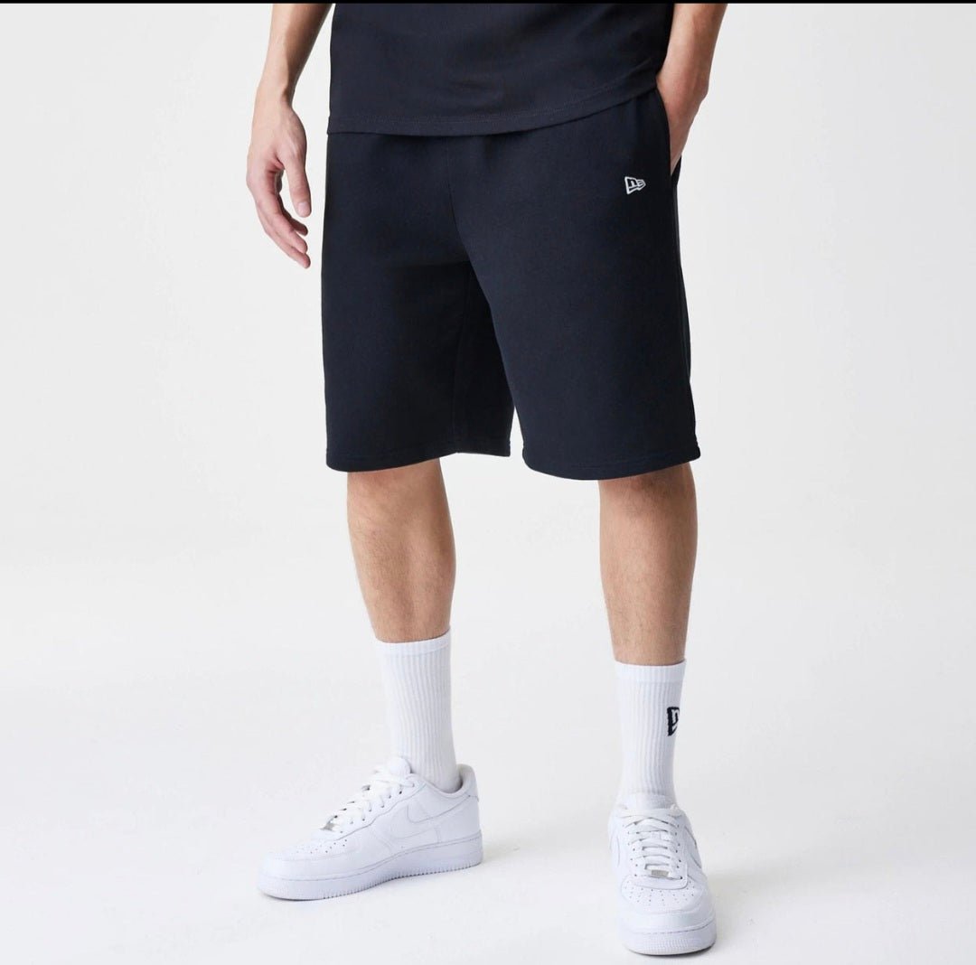 Pantalón Corto New Era Premium Essential Oversized Negro - Mundogorrasgc