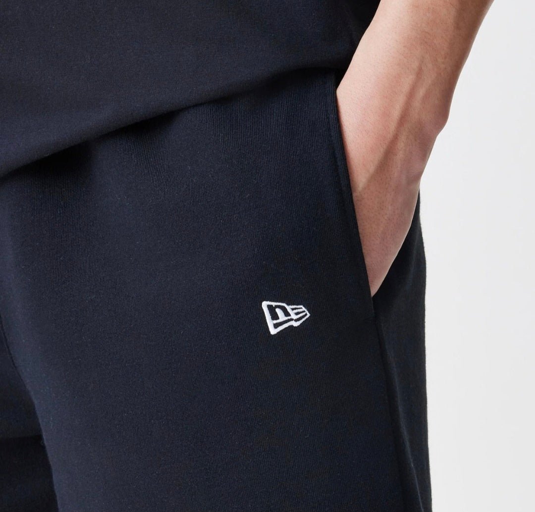 Pantalón Corto New Era Premium Essential Oversized Negro - Mundogorrasgc