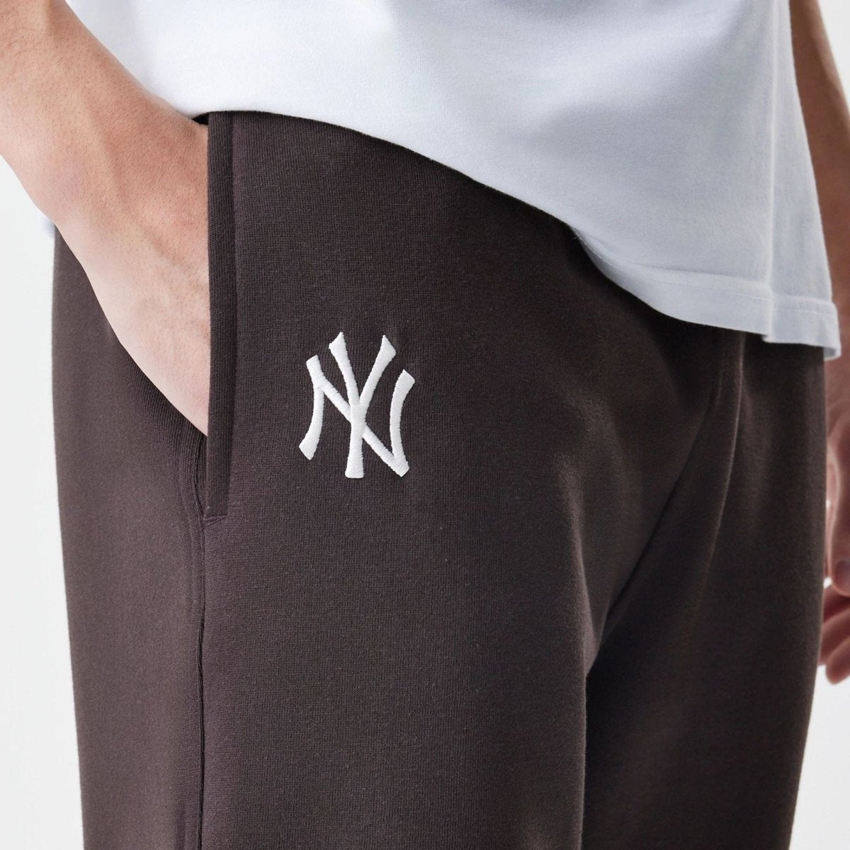 Pantalón largo NY Yankees Essential marrón jogger - Mundogorrasgc