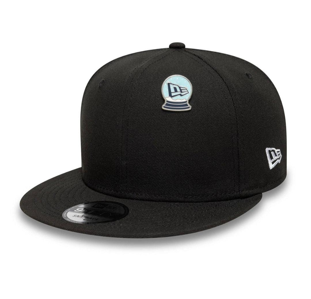 Pin new era bola de nieve Snowglobe - intershopgc caps