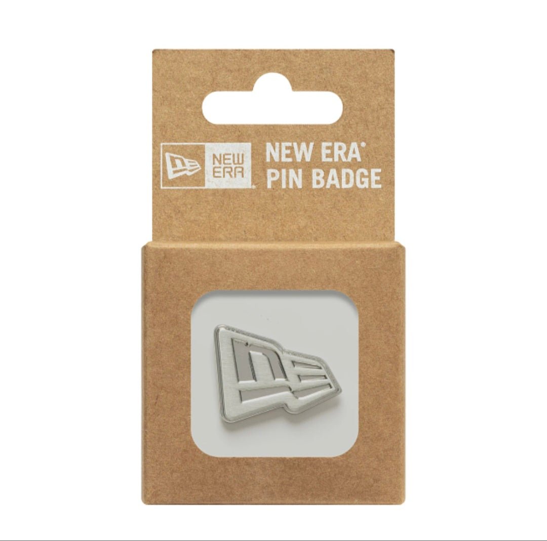 Pin New Era logo plateado silver - intershopgc caps