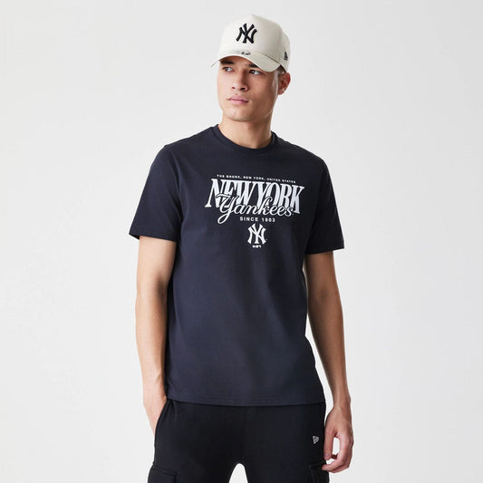 Camiseta NY Yankees negra Script Graphic