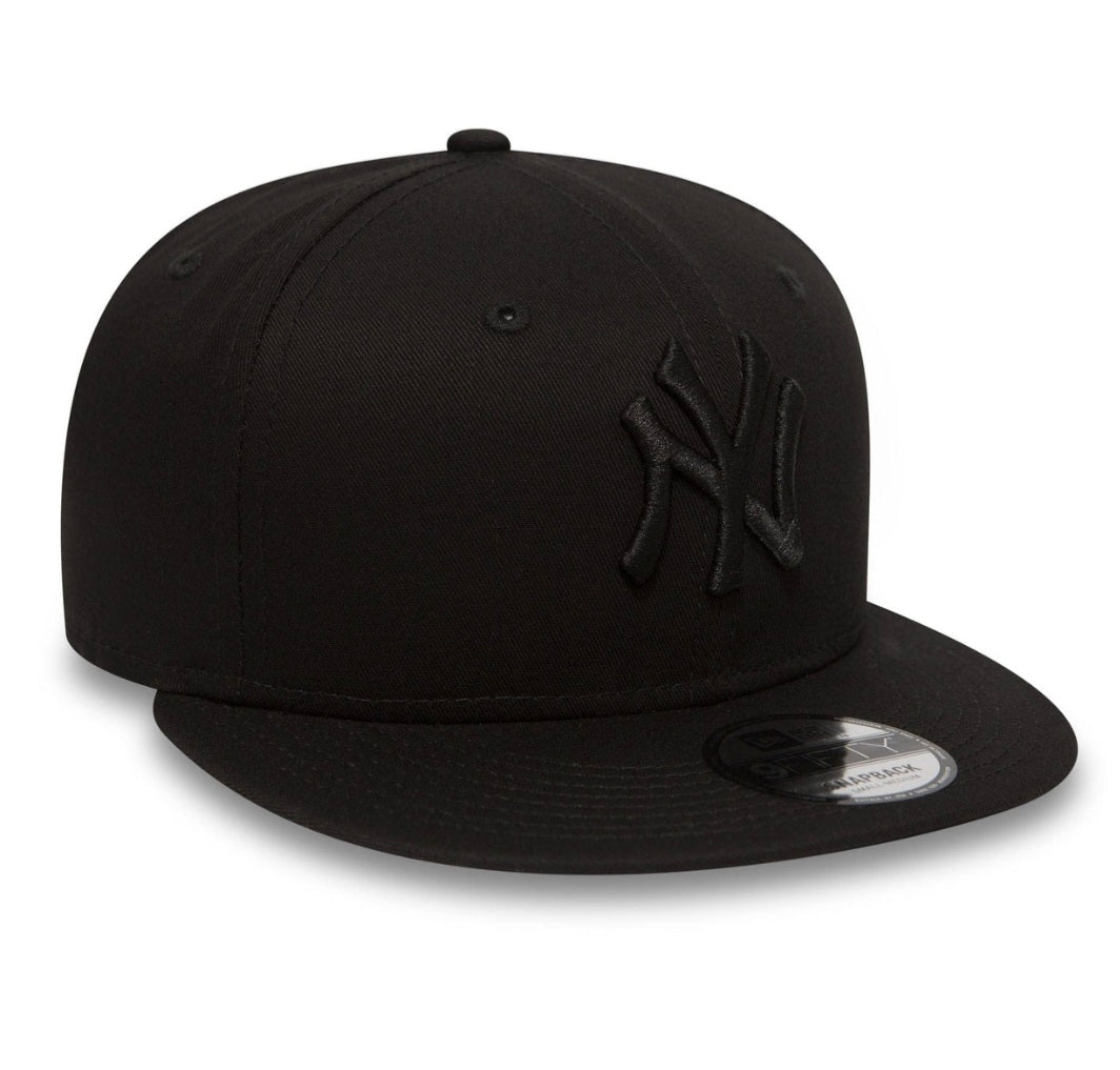 Gorra New Era 9FIFTY Snapback – New York Yankees (Negra con logo negro)