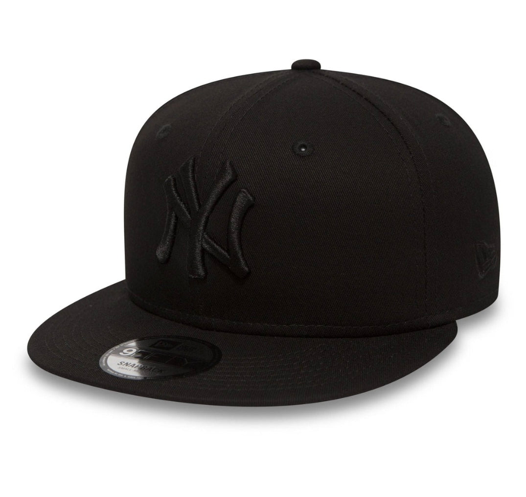 Gorra New Era 9FIFTY Snapback – New York Yankees (Negra con logo negro)